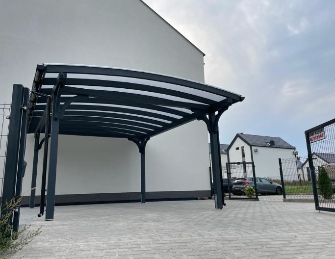 Carport met Gebogen Dak van Polycarbonaat