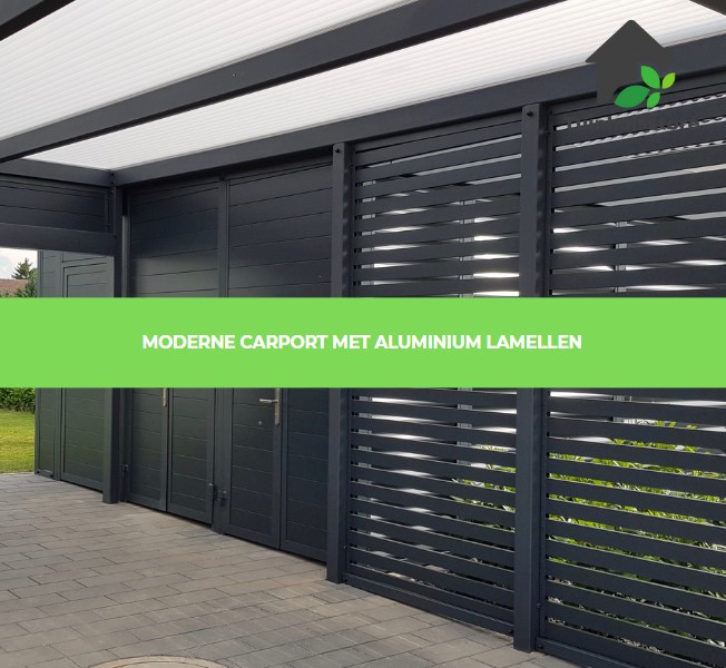 Een carport met aluminium lamellen die zorgen voor schaduw en ventilatie.