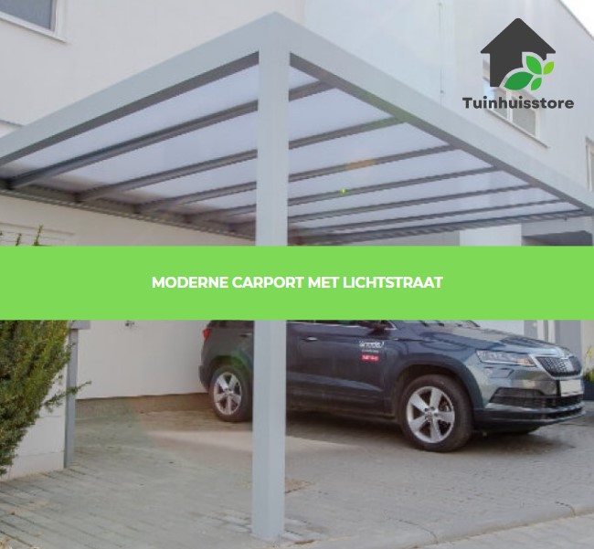 Een carport met een lichtstraat (doorzichtige dakpanelen) die extra daglicht toelaat en een moderne uitstraling heeft.